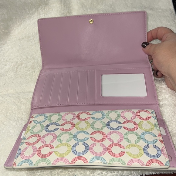 NWT Coach Checkbook Wallet in hard to find pattern - Picture 8 of 9